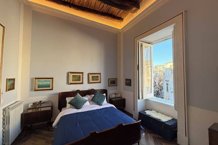 Ganze Wohnung, The Royal Penthouse 3-bedrooms with Panoramic Terrace in Neapel, Neapel Provinz