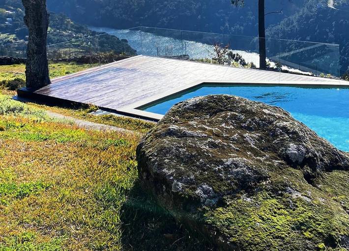 Location de vacances pour 10 personnes, avec vue ainsi que jardin et piscine dans Ribadouro - 4