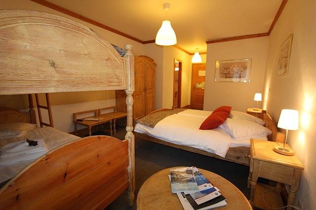 Hôtel de Ville Château-d'Oex - Chambre famille in Château-d' Œx, Alpes Vaudoises