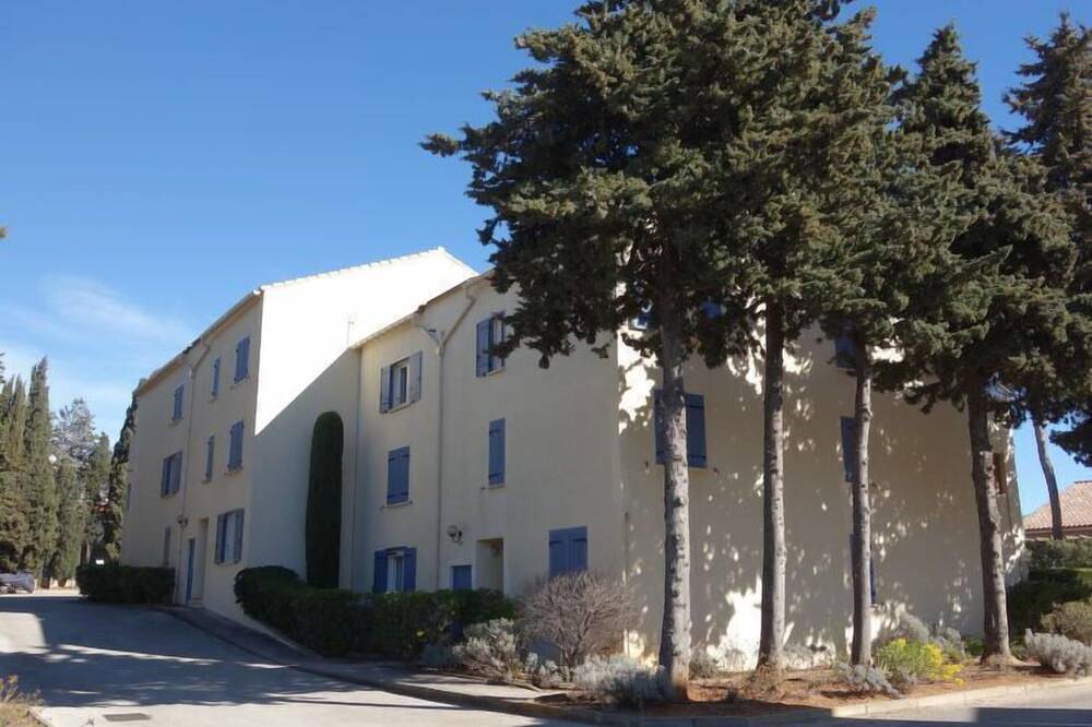 Apartamento entero, Le Clos des Lavandes by Interhome in Bandol, Region de Toulon