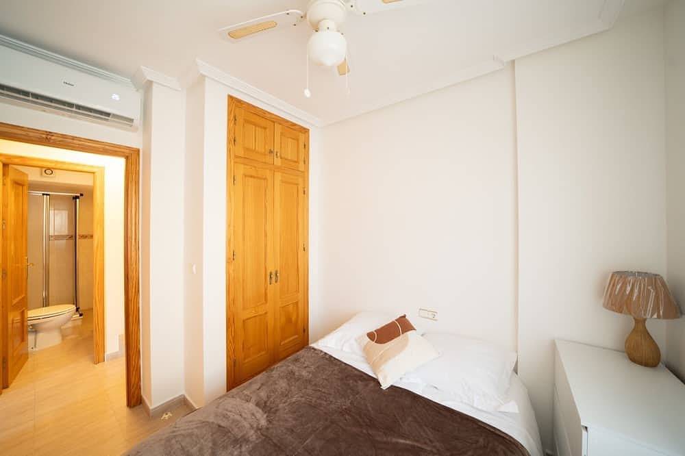 Beautiful house with terrace, swimming pool, located 700 m from the sea (6 pers) in Torre de la Horadada, Pilar de la Horadada