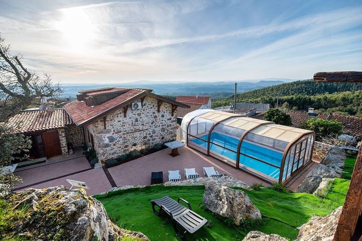 Location de vacances pour 8 personnes, avec Terrasse et Jardin dans Aguda
