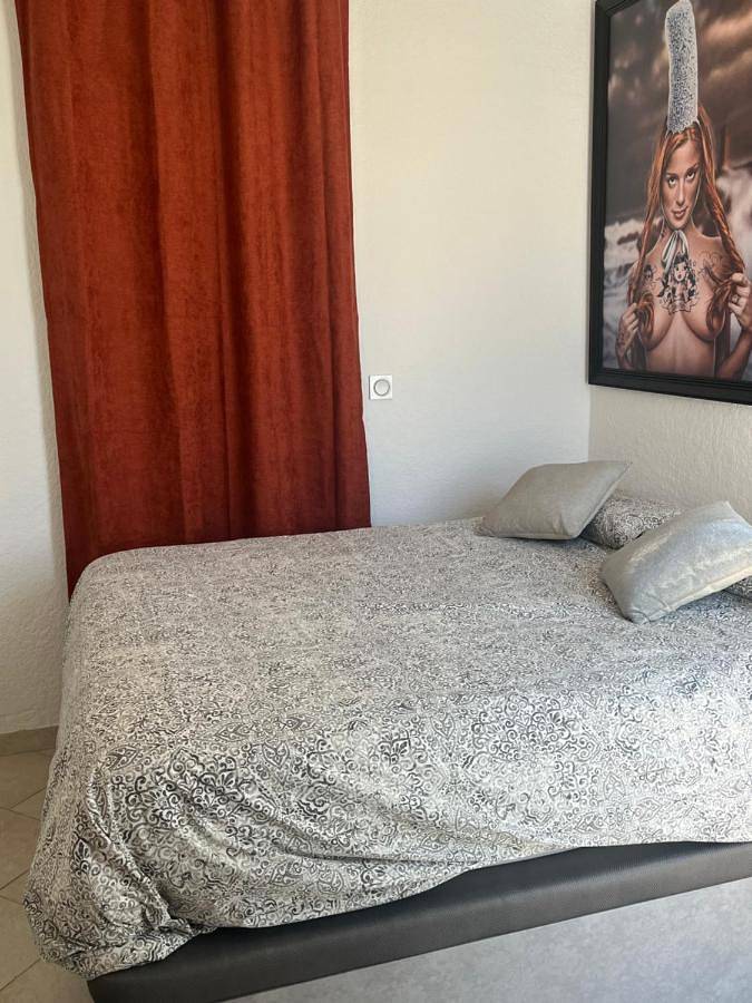 Begood'Iz naturiste Studio indépendant au calme au coeur du village in Cap d'Agde, Agde