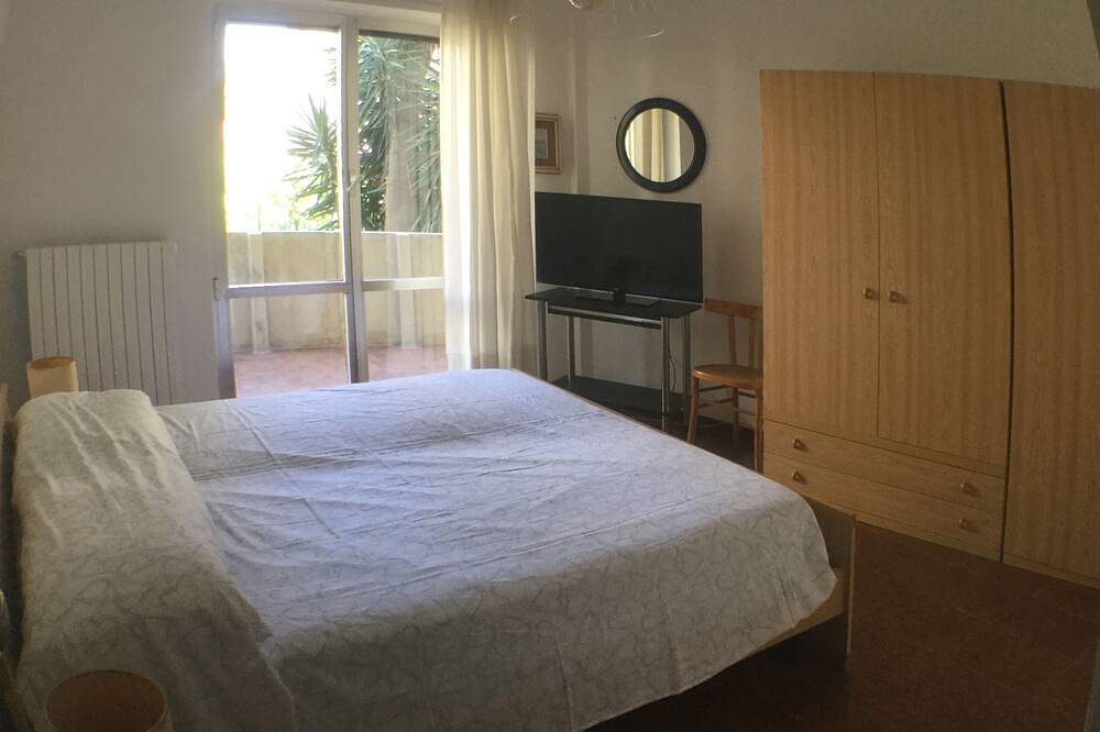 Ganze Wohnung, Wohnung mit großem Balkon 100 Meter vom Meer entfernt. in Pretaro, Francavilla al Mare