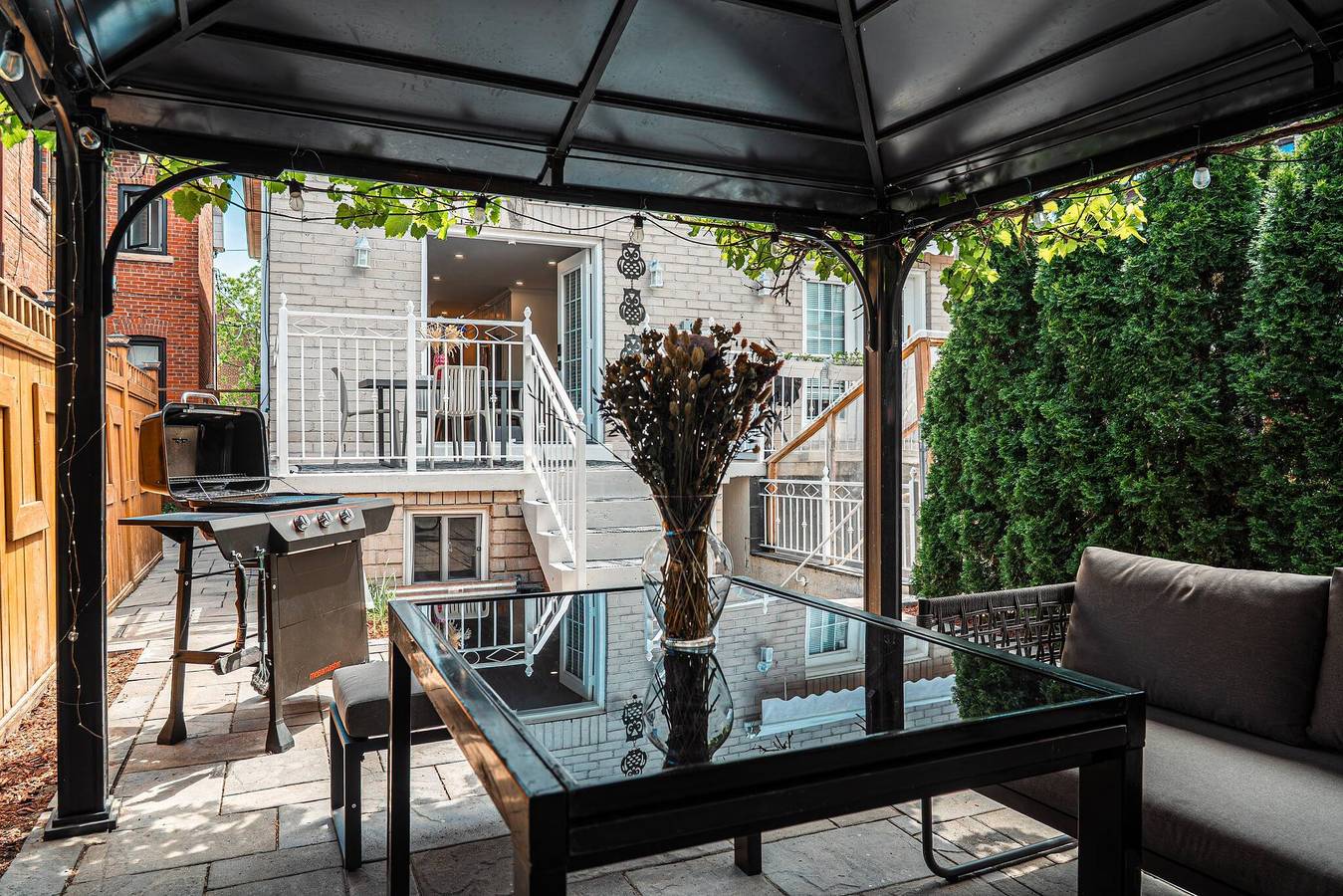 Casa de 2 pisos y 3 dormitorios, patio trasero, barbacoa, piano in Toronto, Lago Ontario (Kanada)