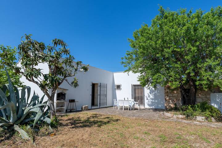 Trullo per 10 persone, con giardino, con animali domestici a Ceglie Messapica