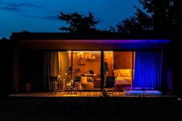 Lodge pour 2 personnes, avec terrasse et jacuzzi dans Allier