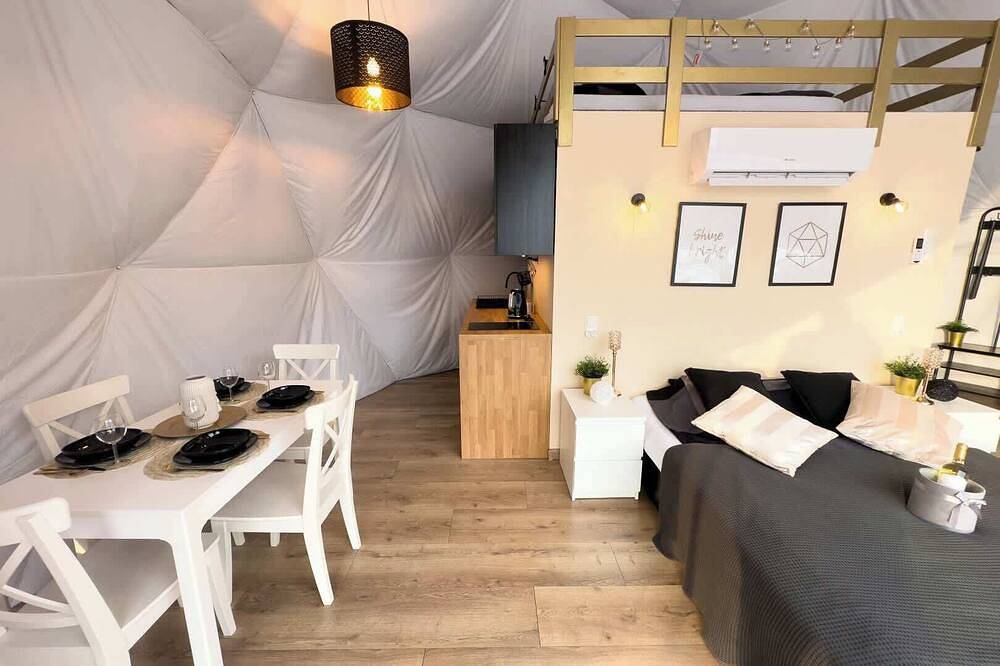 Glamp Glamour - Sauna, Hot Tub & Alpacas in Grande Pologne