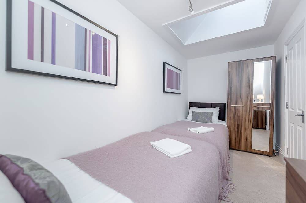 Entire apartment, Royal apartments Ra4 in Hillingdon, London