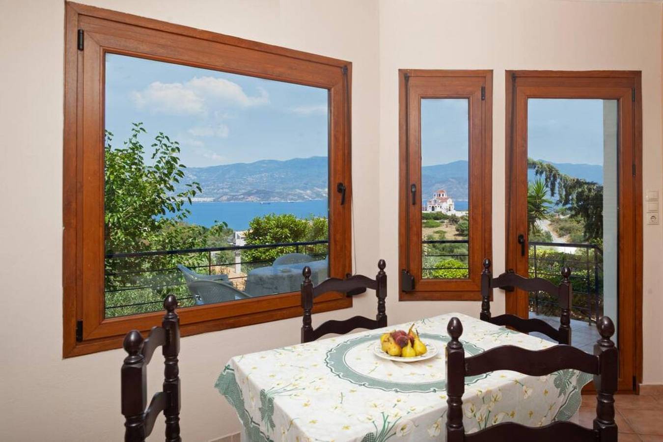 Villa für 4 Personen mit Balkon in Magnisia