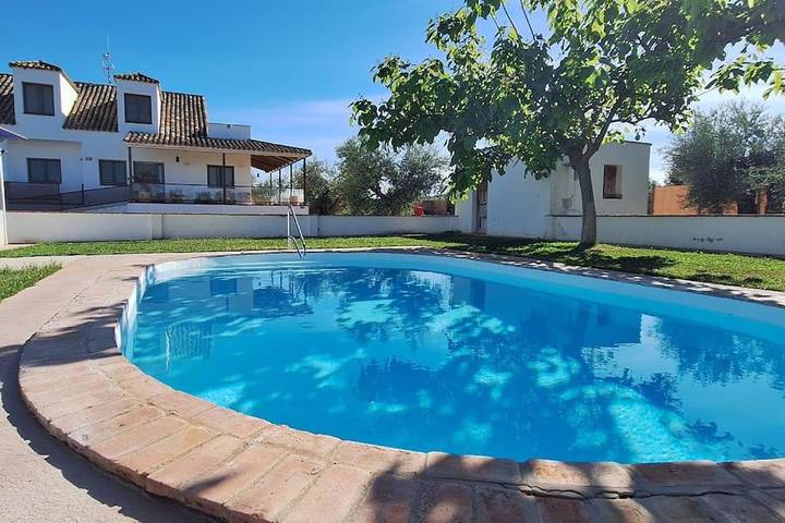 Casa rural para 14 personas, con vistas además de terraza y piscina en Fernán Caballero