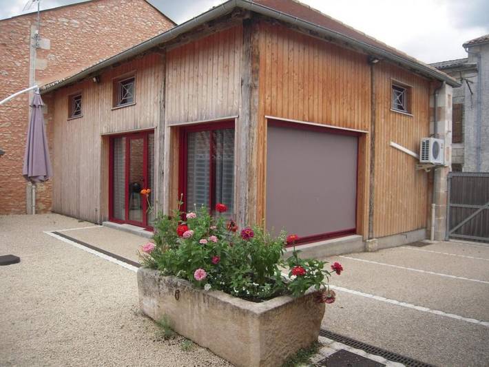 Gîte pour 4 personnes, avec jardin à Bouresse