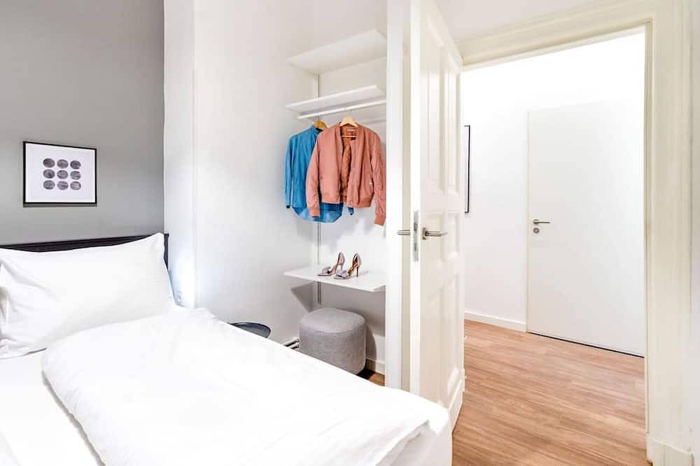 Ganze Wohnung, 1-Bedroom Apartment 70sqm with a cozy living room(3) in Wedding Berlin, Berlin