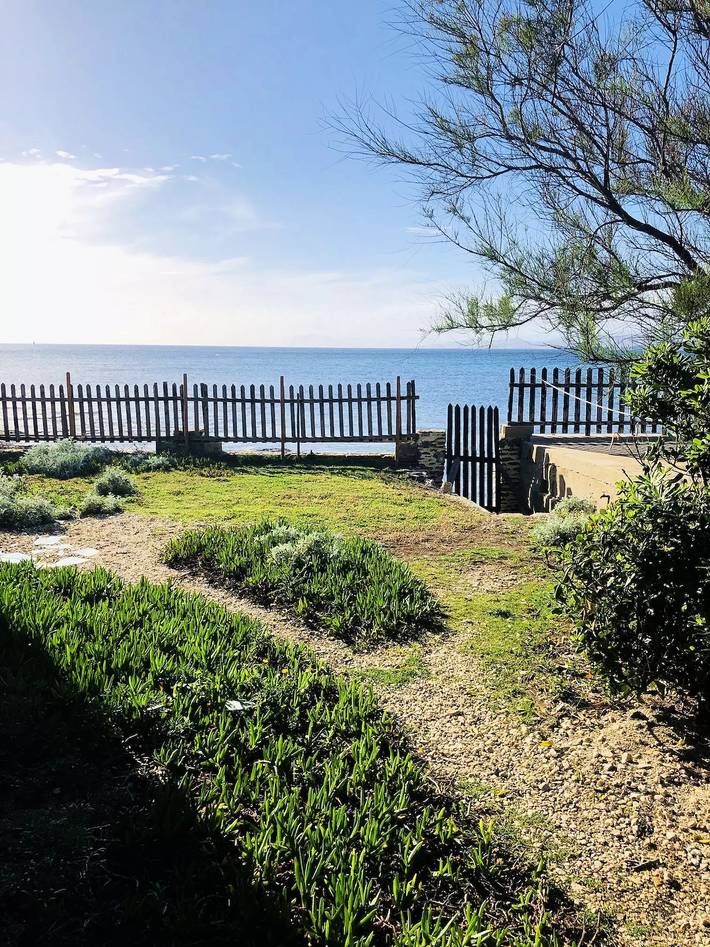 Gîte pour 4 personnes, avec terrasse et vue dans Le Brusc - 3