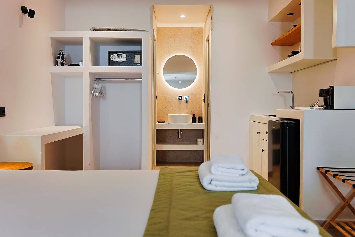 Theros  Standard Room with Veranda on the Street,  Piperi Beach, Paros in Náoussa, Paros