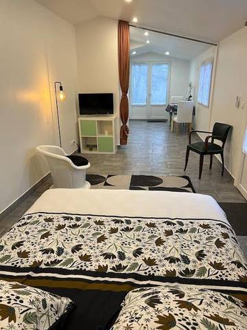 Gîte pour 2 personnes, avec terrasse et jardin à Villeneuve-le-Roi