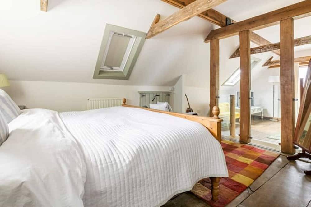 Idyllic 2- Bedroom barn with amazing views in Newenden, Ashford region
