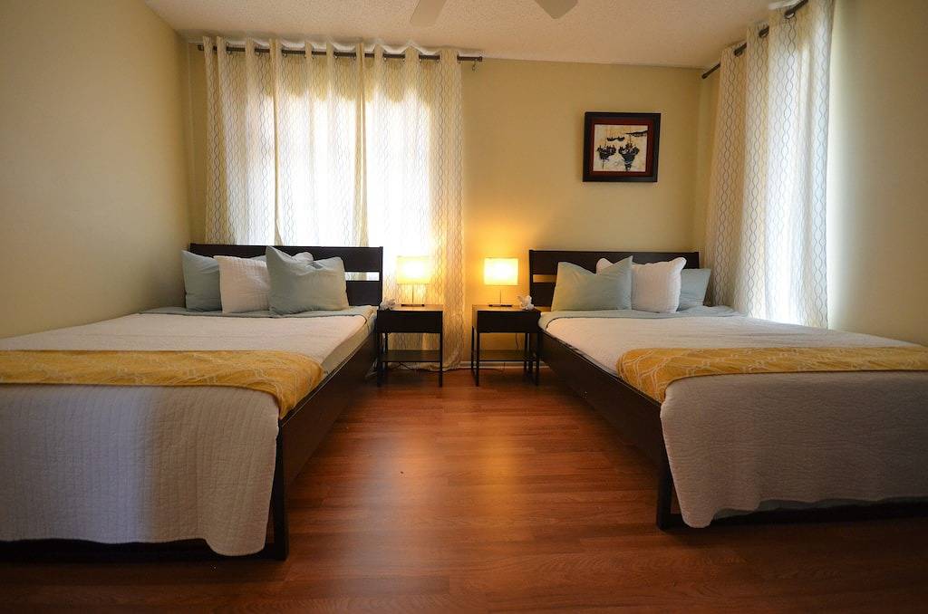 Luftiges Haus mit beheiztem Wasserfallpool und Blick auf den Golfplatz, nur wenige Minuten vom Strand entfernt in Port St. Lucie, St. Lucie County