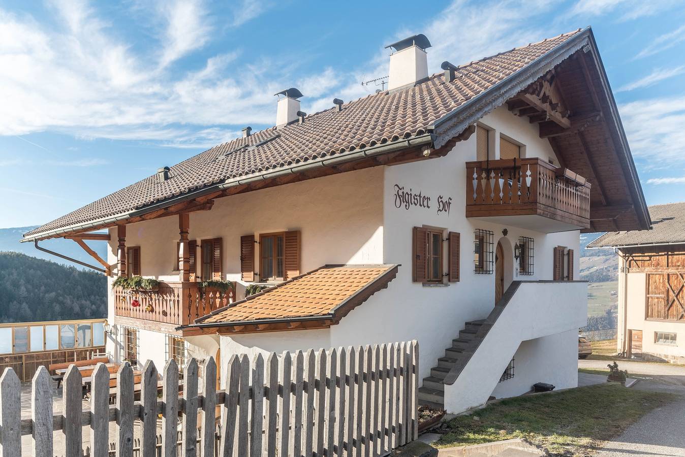 Entire apartment, Apartment 'Figisterhof Small' with Mountain View, Shared Terrace and Wi-Fi in Gufidaun, Klausen