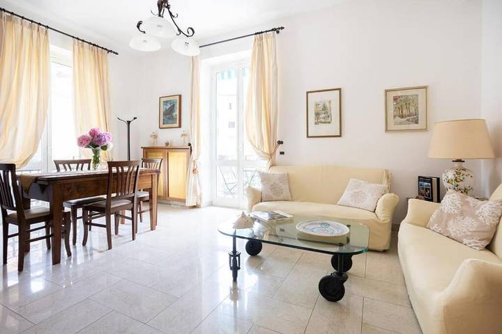 Ferienwohnung für 4 Personen, mit Ausblick und Balkon in Lerici