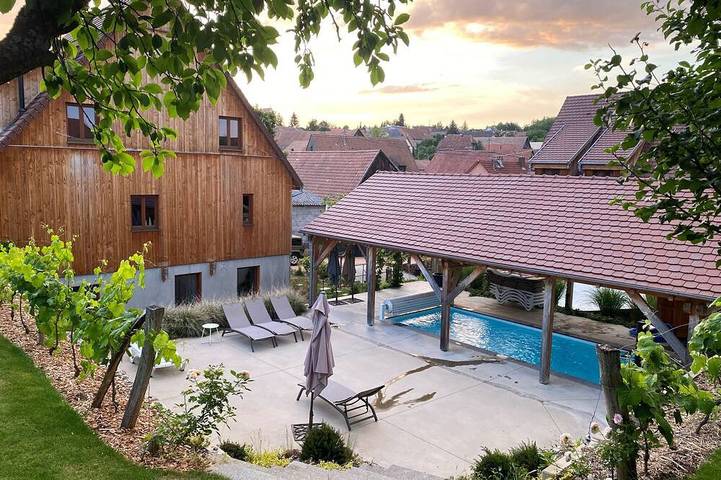 Gîte pour 8 personnes, avec sauna et terrasse ainsi que jardin et piscine à Bruebach