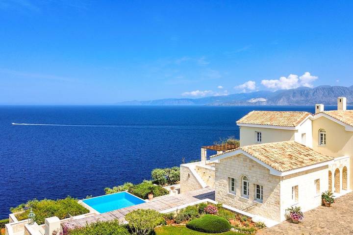 Location de vacances pour 16 personnes, avec terrasse et jardin, animaux acceptés dans Elounda - 2