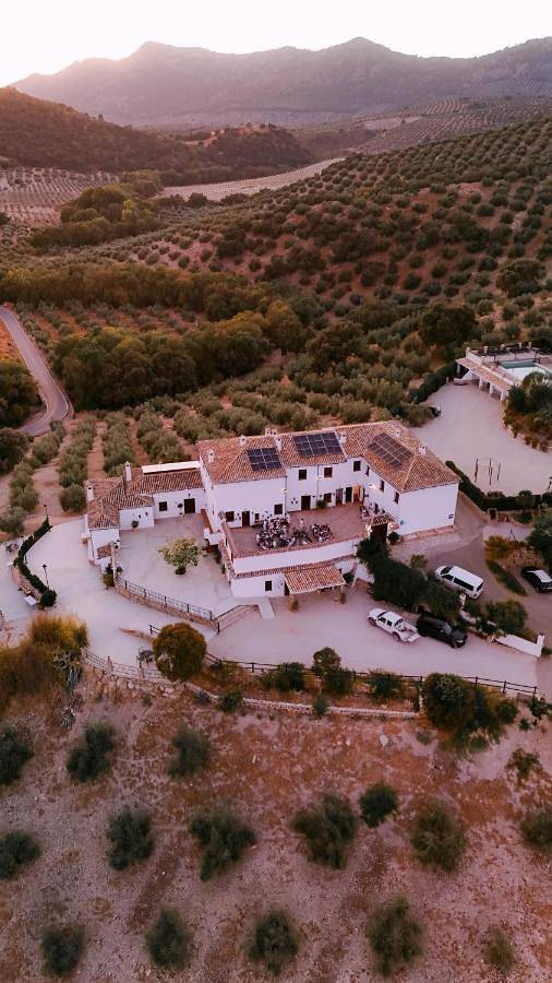 Casa rural para 27 personas, con piscina además de jardín y vistas en Parque Natural Sierras Subbéticas - 2