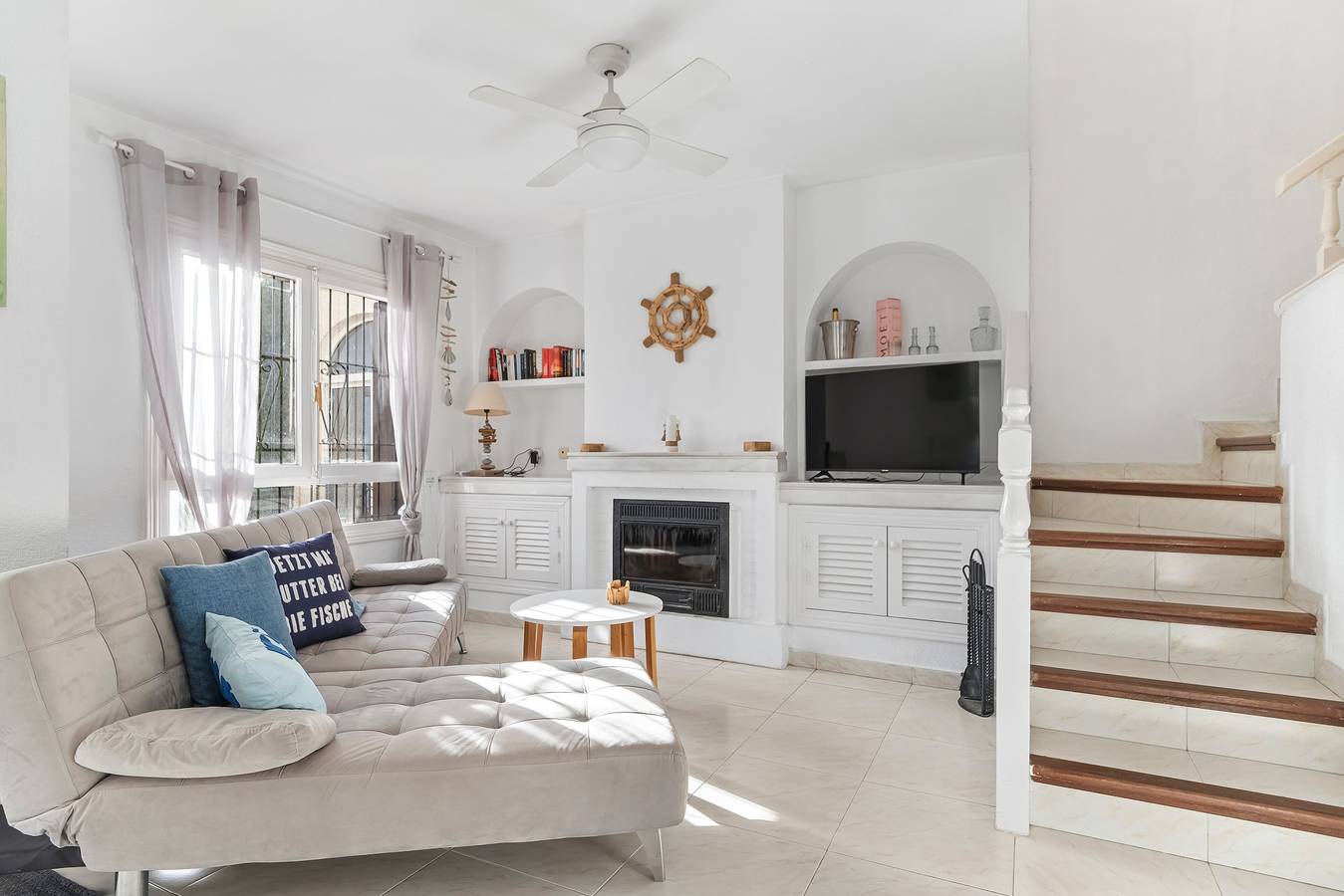 Entire apartment, Apartment 'Casa Reina Arriba Fewo Cabo Roig' with Shared Pool, Wi-Fi and Air Conditioning in La Zenia, Orihuela