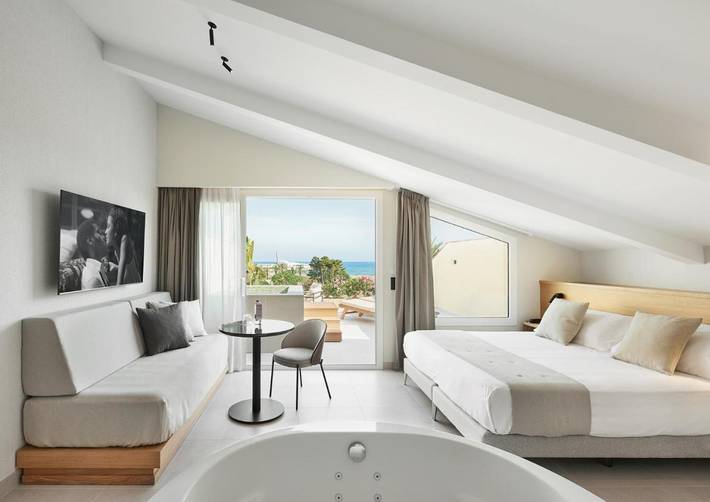 Apartamento para 3 personas, con Balcón y Jacuzzi además de Terraza y Jardín en Villanueva y Geltrú