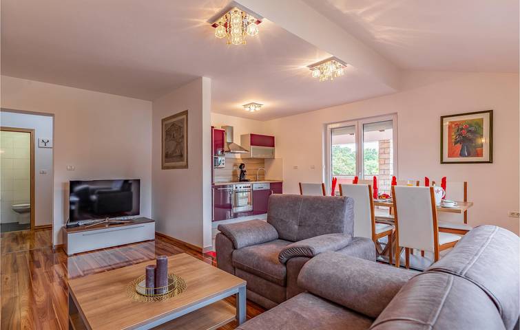 Gemütliche 1-Zimmer-Wohnung mit Pool in der Nähe der Villas Yetti und des Stadtzentrums von Sisan in Sisan, Südküste Istrien