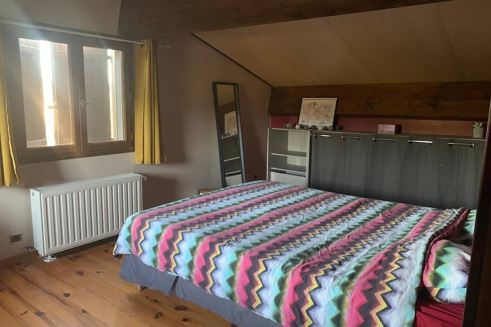 House With A View Of The Pyrenees Of The Ariege At Treziers Near Mirepoix in Tréziers, Région de Limoux