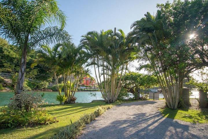 Casas e apartamentos de temporada para 2 pessoas, com jacuzzi e jardim e ainda terraço em Barra da Lagoa