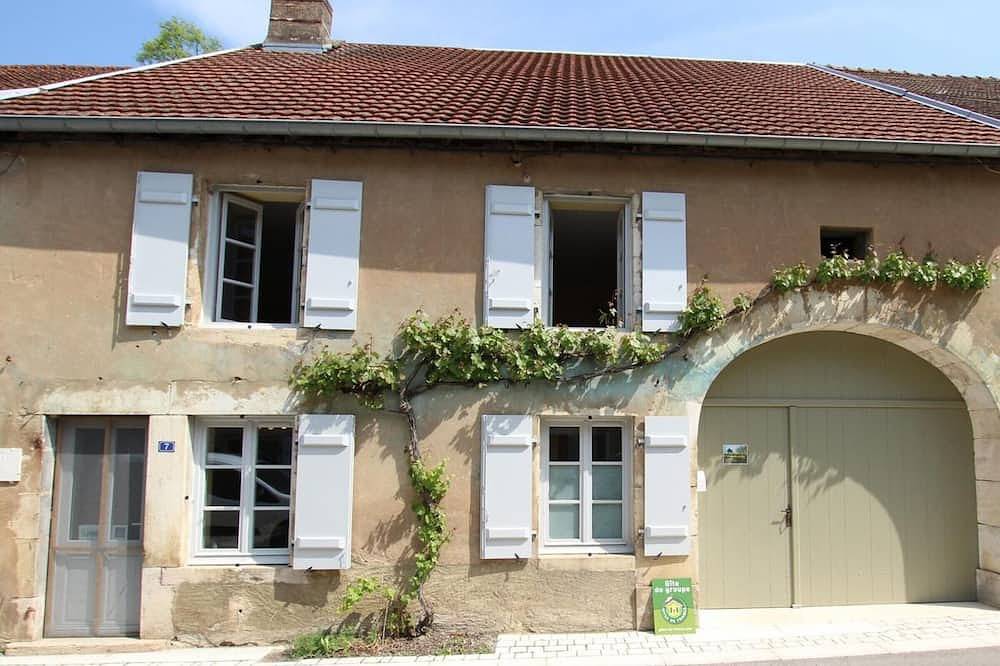 Gîte de groupe convivial à Bucey-lès-Gy, idéal randonneurs in Bucey-lès-Gy, Haute-Saône