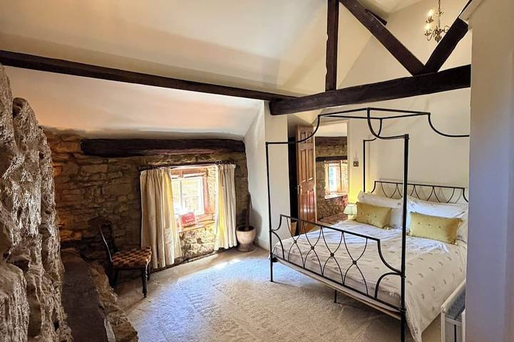Braunston Manor Cottage : lits à baldaquin et salles de bains privatives in Braunston, Northamptonshire