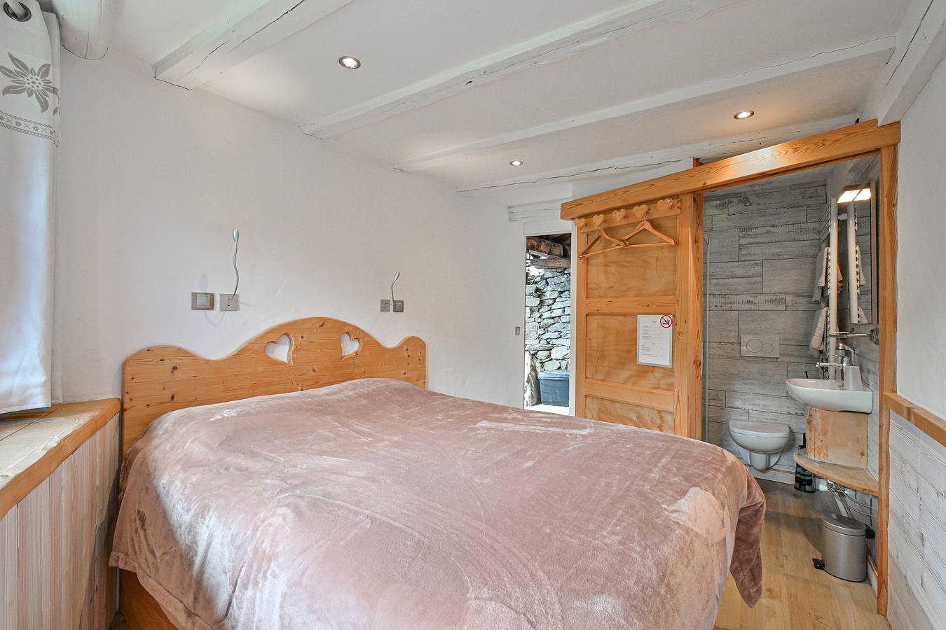 Habitación de huéspedes 5 - La Granja de Aurélie in Montvalezan, Albertville region