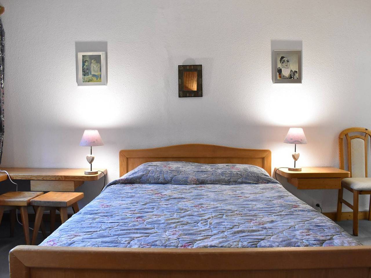 Entire apartment, Spacious 4-Room Mezzanine Apartment for 9 near Meribel Slopes in Les Allues, Les Trois Vallées