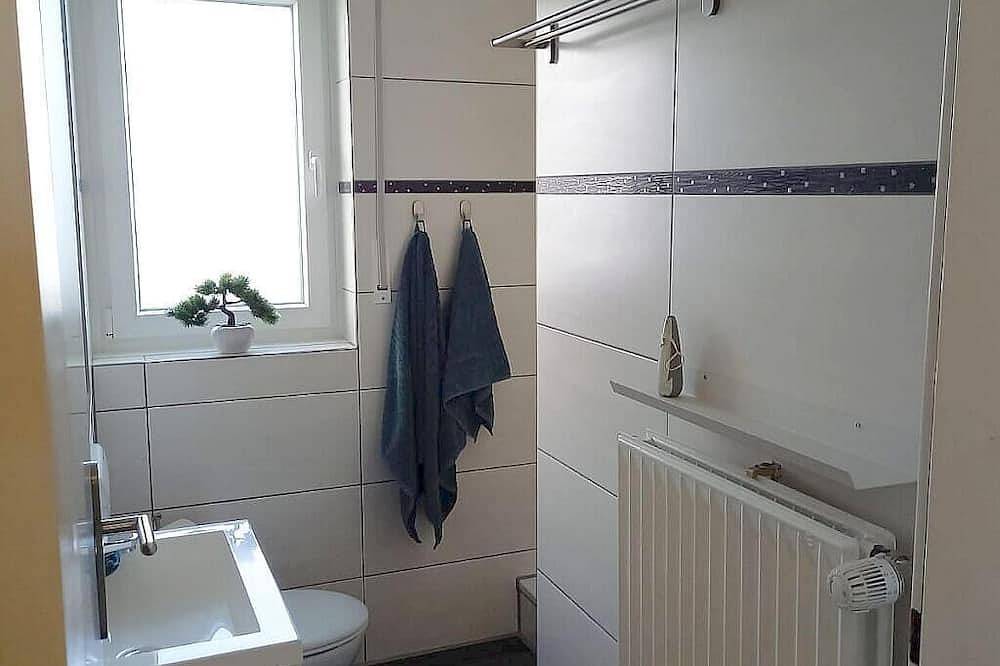 Ganze Wohnung, Kleines, feines Apartment in sehr ruhiger Wohnlage nur wenige Meter zum Rhein in Wallersheim, Koblenz