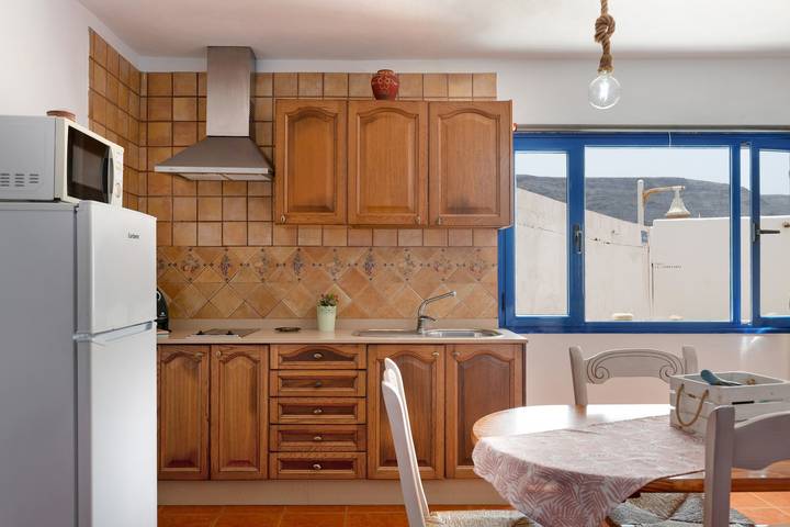 Ganze Wohnung, Ferienwohnung 'Apartamento La Caletilla' mit Meerblick, privater Terrasse und Wlan in La Graciosa, Parque Natural Archipiélago Chinijo