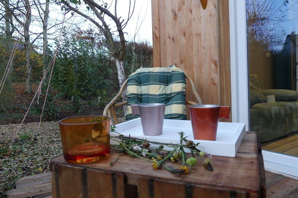 Garden house 2-4 persons with terrace near the forest in a quiet area. in Montcy-Notre-Dame, Ardenas