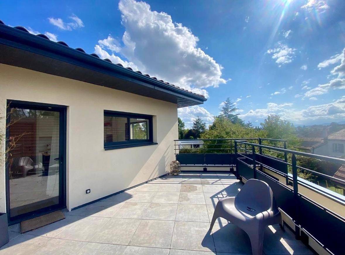 Appartement entier, Studio moderne avec terrasse proche de Lyon in Écully, Lyon et ses environs