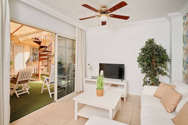 Ganze Wohnung, Ferienhaus "Terrazas del Duque Beach" mit Meerblick, Pool und WLAN in Playa del Duque, Adeje