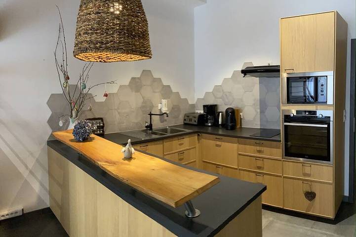 Maison de vacances pour 8 personnes, avec jacuzzi et sauna ainsi que jardin et piscine, animaux acceptés