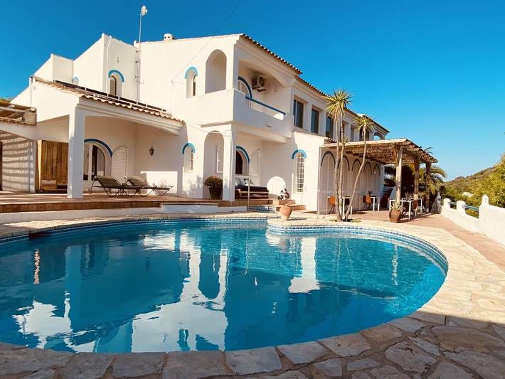 Chambre d’hôte pour 4 personnes, avec Balcon et Terrasse ainsi que Jardin et Piscine à Moncarapacho