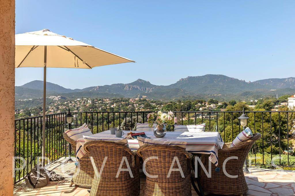 Ferienhaus mit Pool in Mandelieu-la-Napoule in der Nähe von Cannes in Mandelieu-la-Napoule, Massif de l'Esterel
