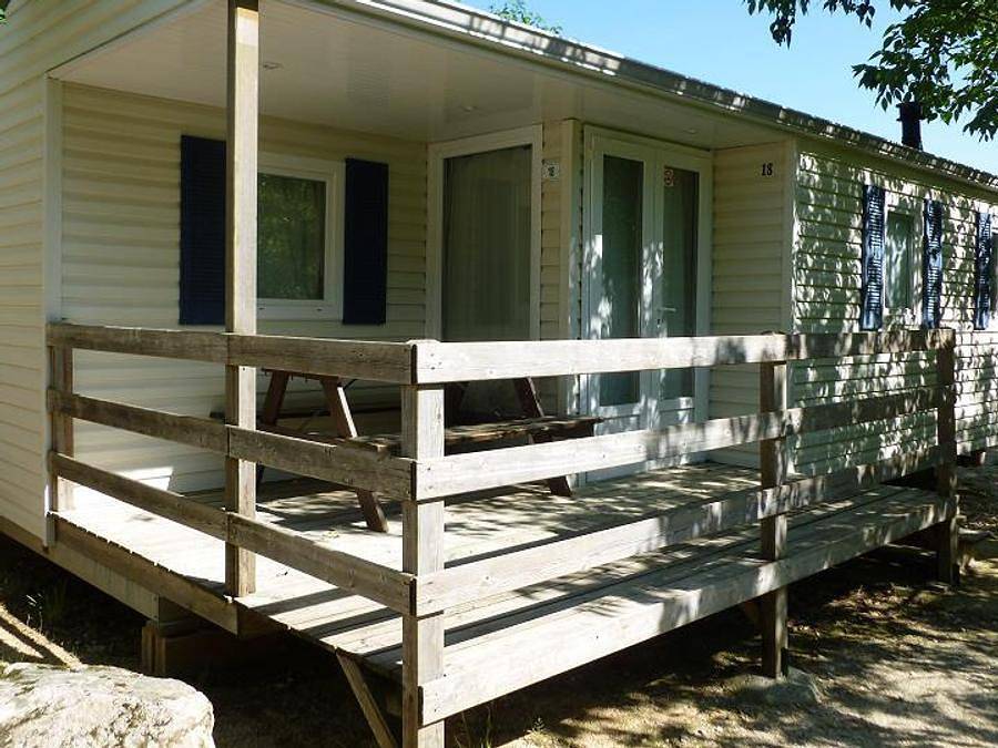 Camping Ushuaïa Villages Les Pins d'Ucel - Mobilheim 5 personen - Pic Vert - Mobilheim 28 m² in Ucel, Parc naturel régional des Monts d'Ardèche