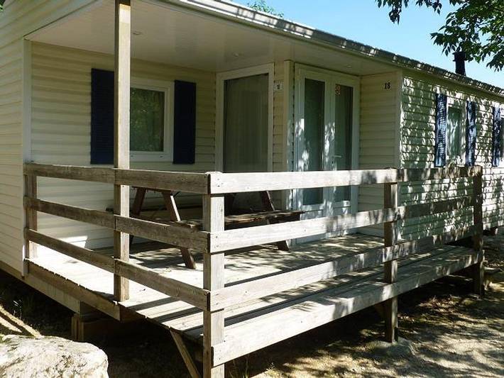 Camping Ushuaïa Villages Les Pins d'Ucel - Mobilheim 5 personen - Pic Vert - Mobilheim 28 m² in Ucel, Parc naturel régional des Monts d'Ardèche