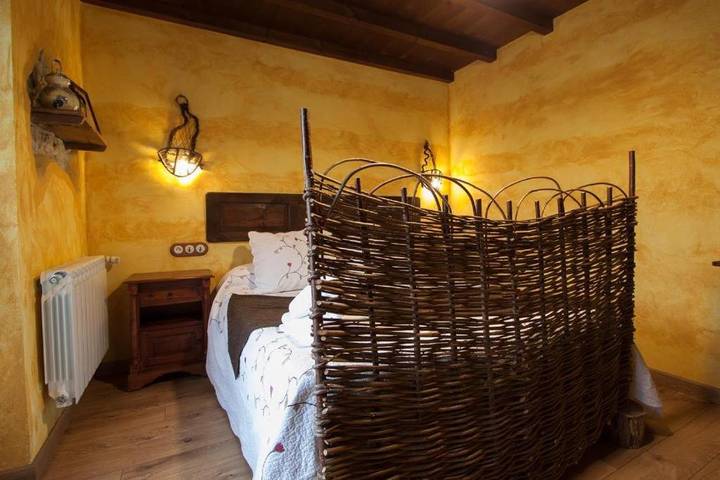 Casa rural para 15 personas, con vistas además de jardín y piscina en Parres - 2