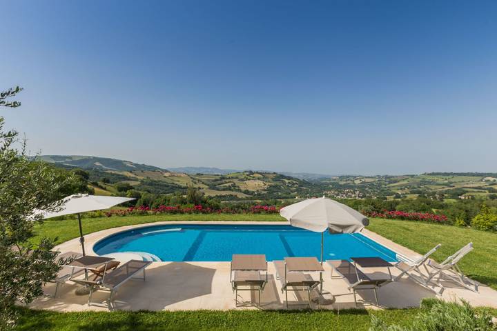 Villa per 10 persone, con Giardino e Piscina nelle Marche