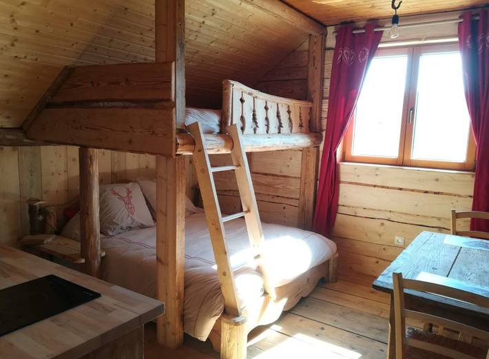 Gîte pour 3 personnes, avec jardin à Fournets-Luisans