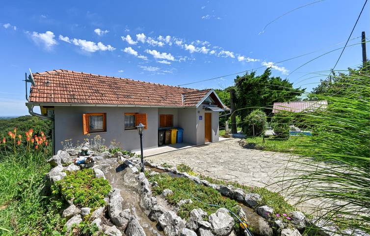 Ferienhaus für 5 Personen, mit Ausblick und Garten sowie Terrasse - 1